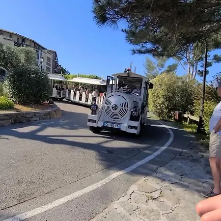 T2 Climatise Wifi Piscines Parking