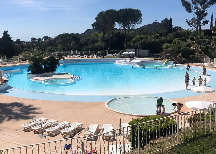 Apartment T2 Climatise Wifi Piscines Parking